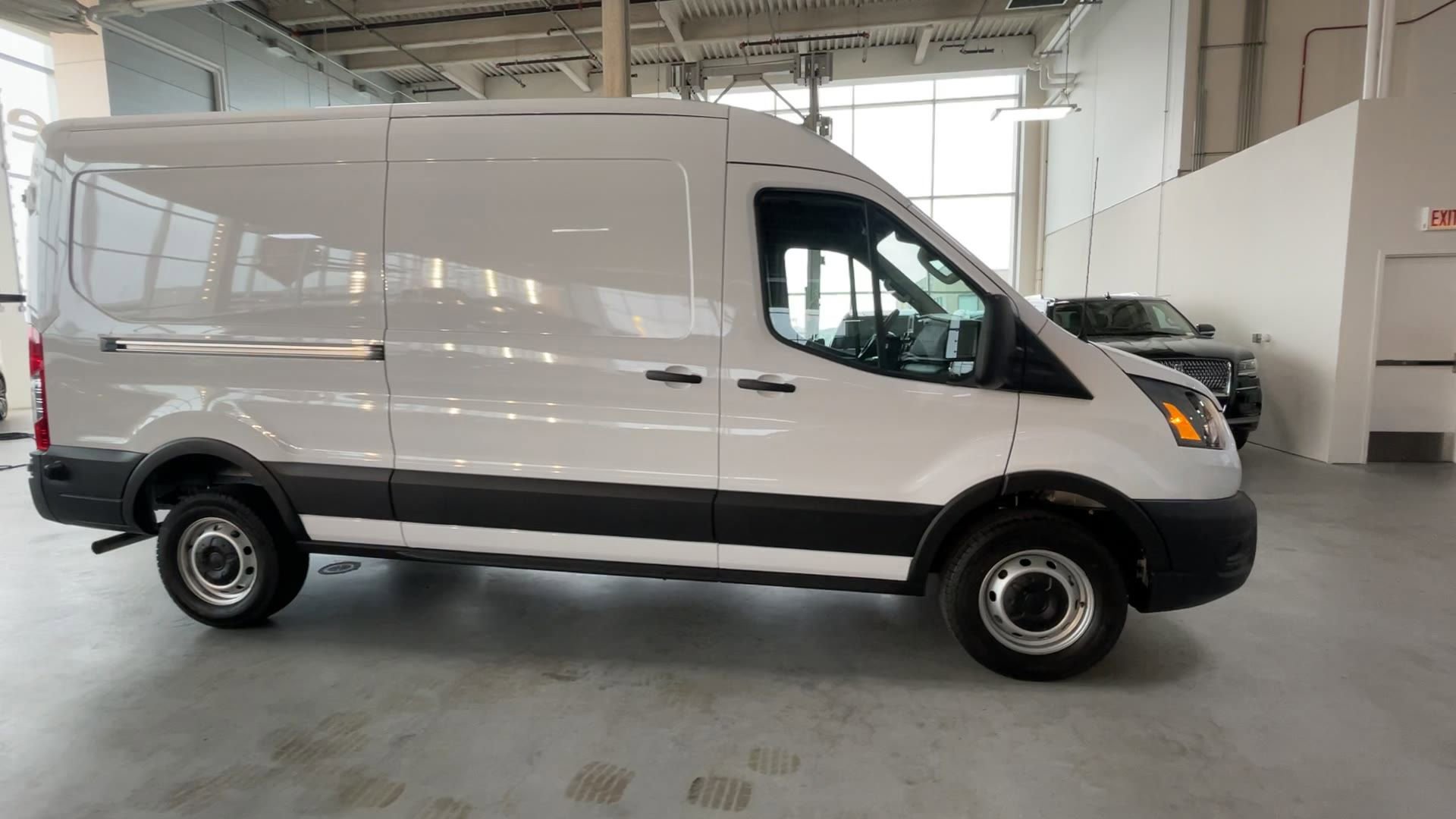 New 2024 Ford Transit 250 148 Medium Roof video 2