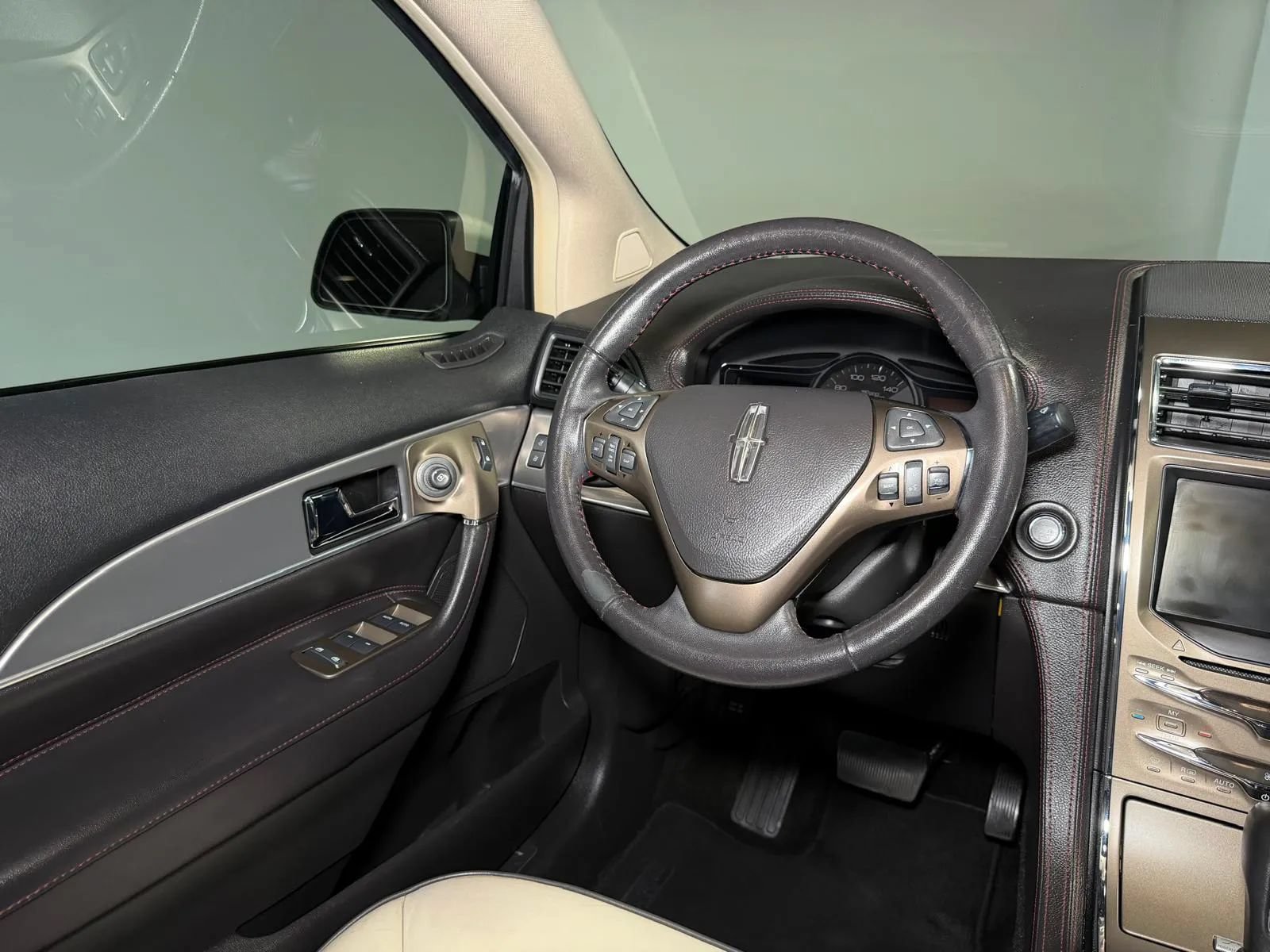 Used 2014 Lincoln MKX FWD w/ Equipment Group 101A image 26