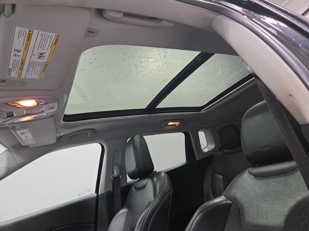 Used 2018 Jeep Compass Latitude AWD/4WD image 2
