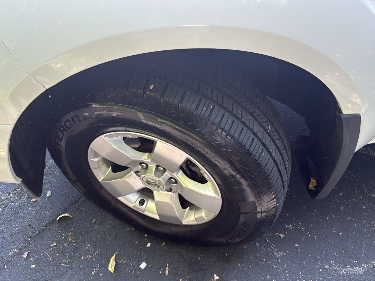 Used 2012 Nissan Frontier SV AWD/4WD image 6