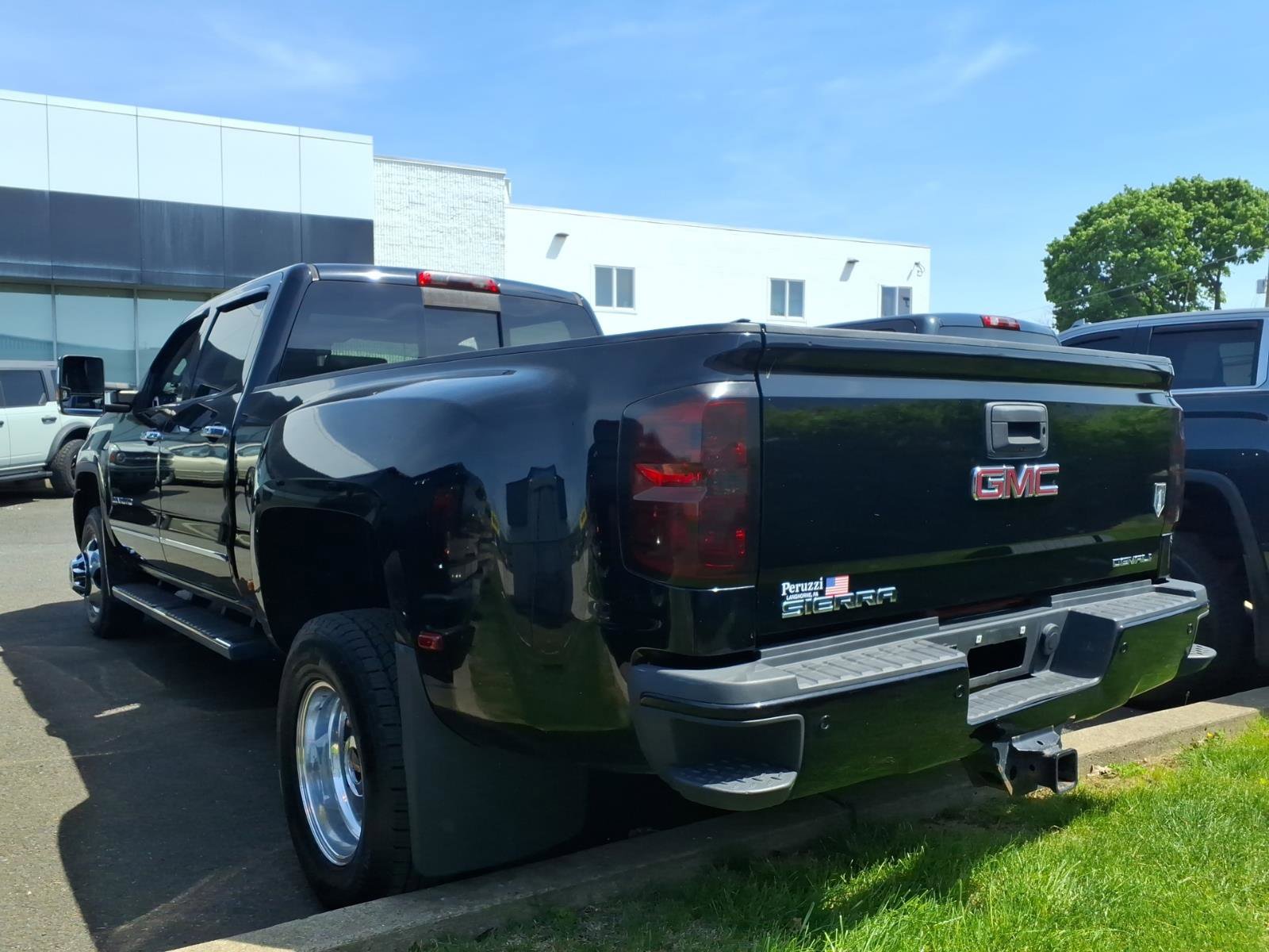 Used 2018 GMC Sierra 3500 Denali w/ Duramax Plus Package AWD/4WD image 4