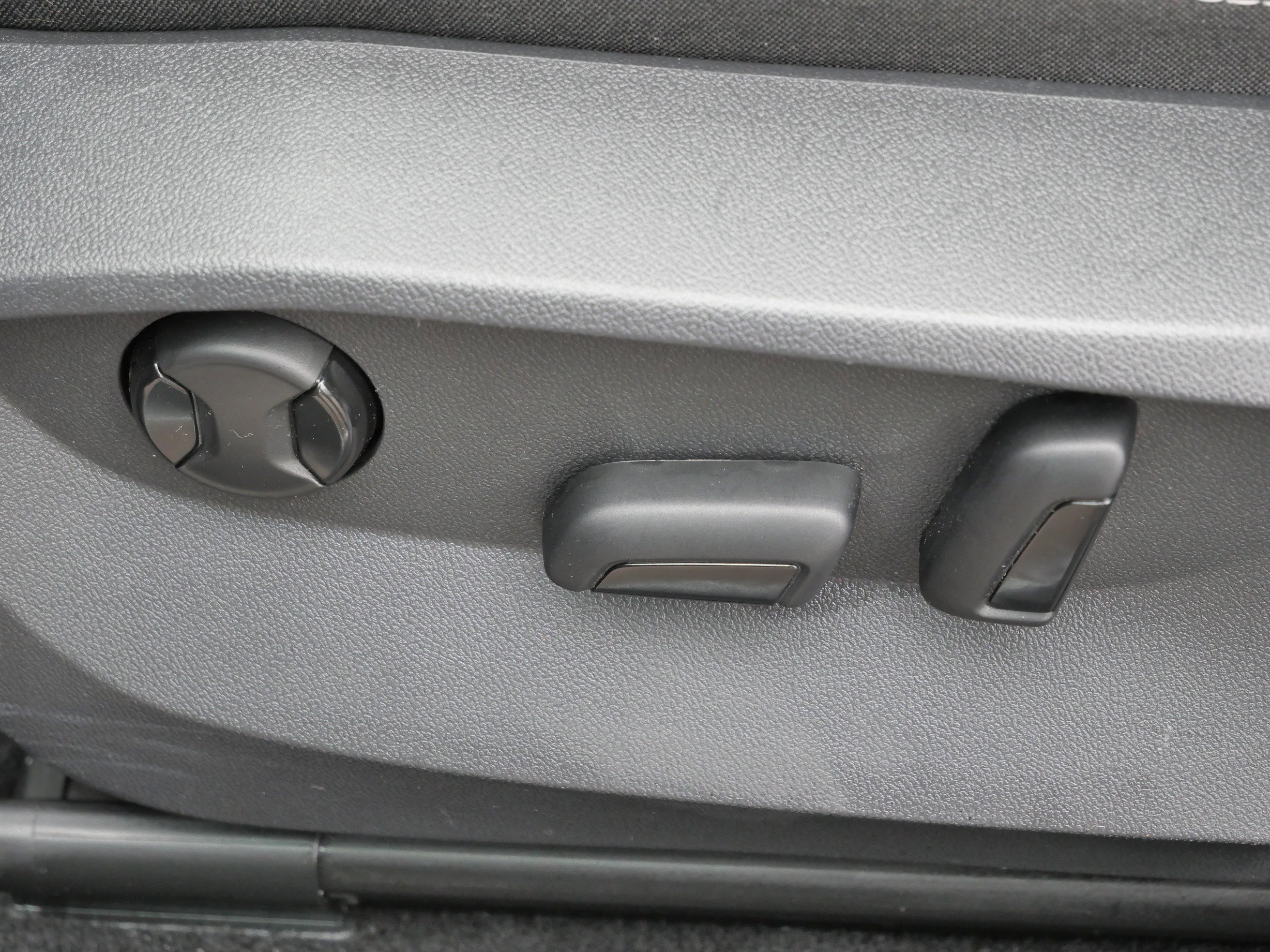 Certified 2023 Volkswagen Taos SE w/ Panoramic Sunroof Package image 20