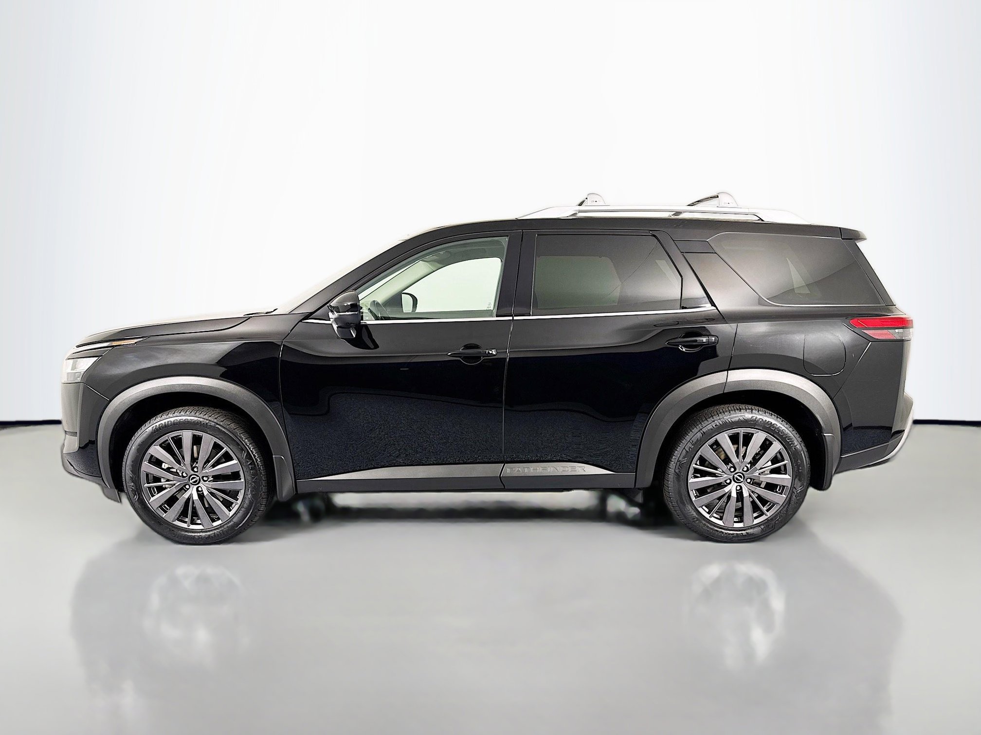 Used 2022 Nissan Pathfinder SL w/ SL Premium Package AWD/4WD image 8