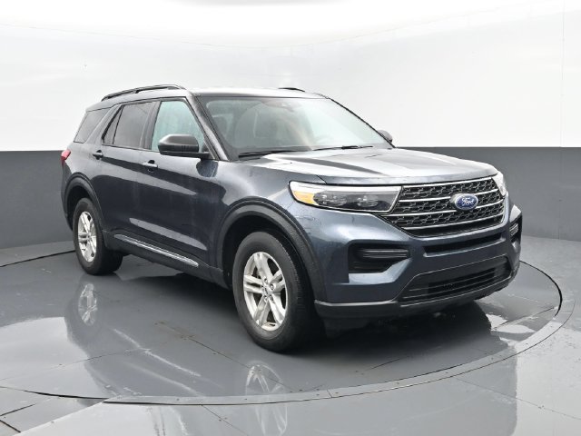 Used 2024 Ford Explorer XLT AWD/4WD image 3