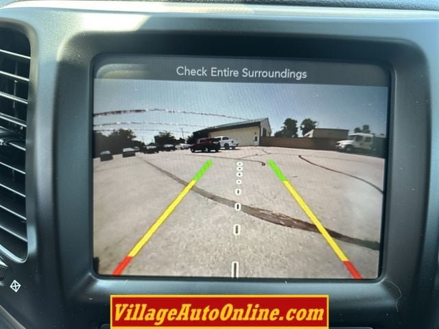 Used 2017 Jeep Cherokee Latitude w/ Comfort/Convenience Group AWD/4WD image 17