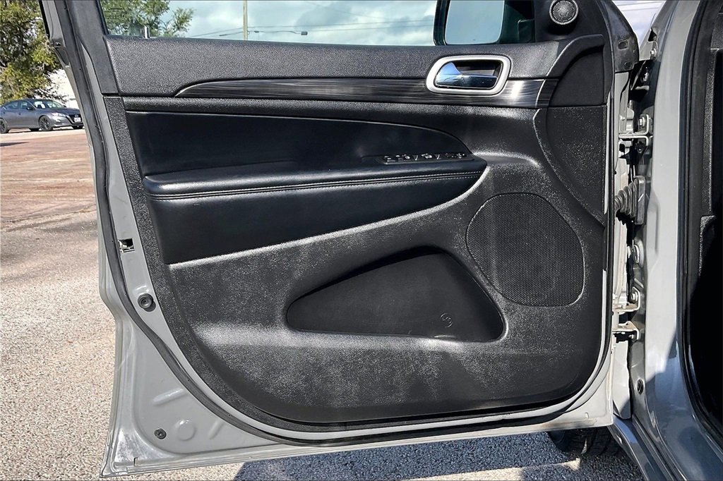 Used 2021 Jeep Grand Cherokee Laredo X image 16