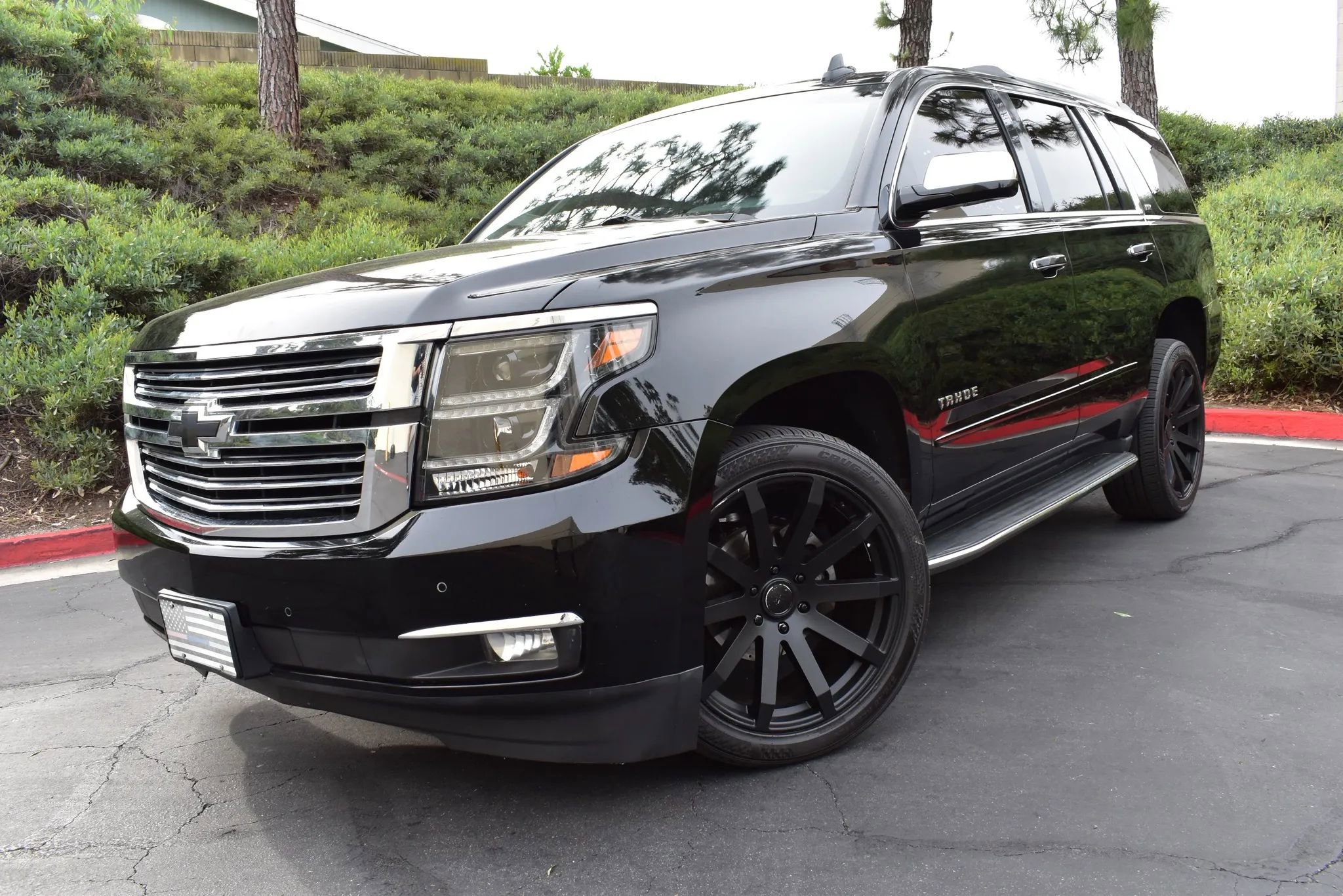 Used 2015 Chevrolet Tahoe LTZ RWD image 1