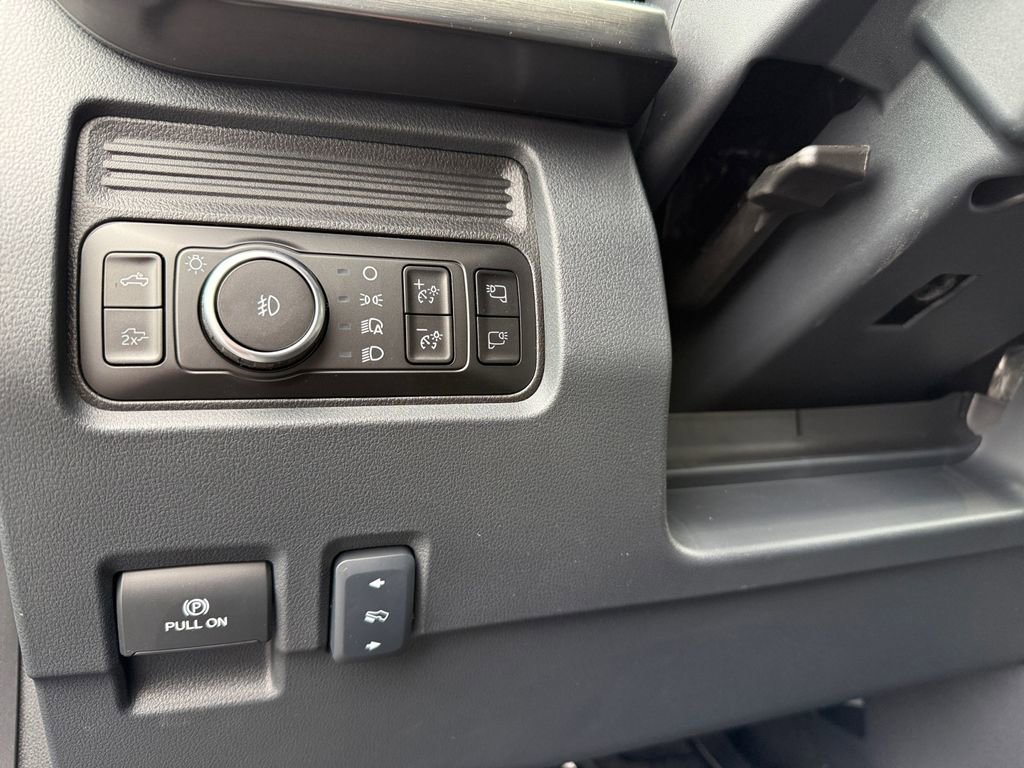 New 2026 Ford F250 Lariat w/ Black Appearance Package image 16