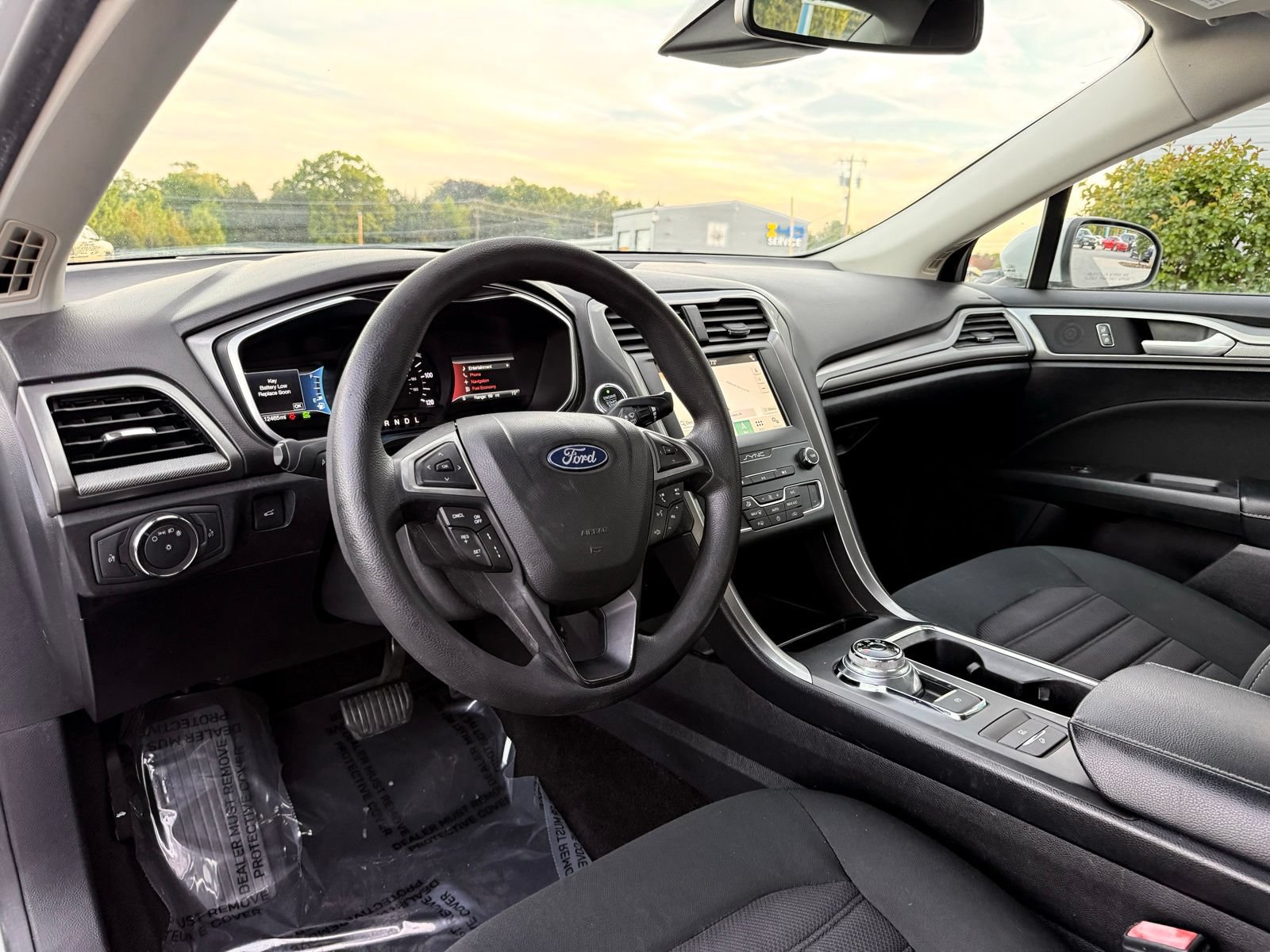 Used 2019 Ford Fusion SE FWD image 14