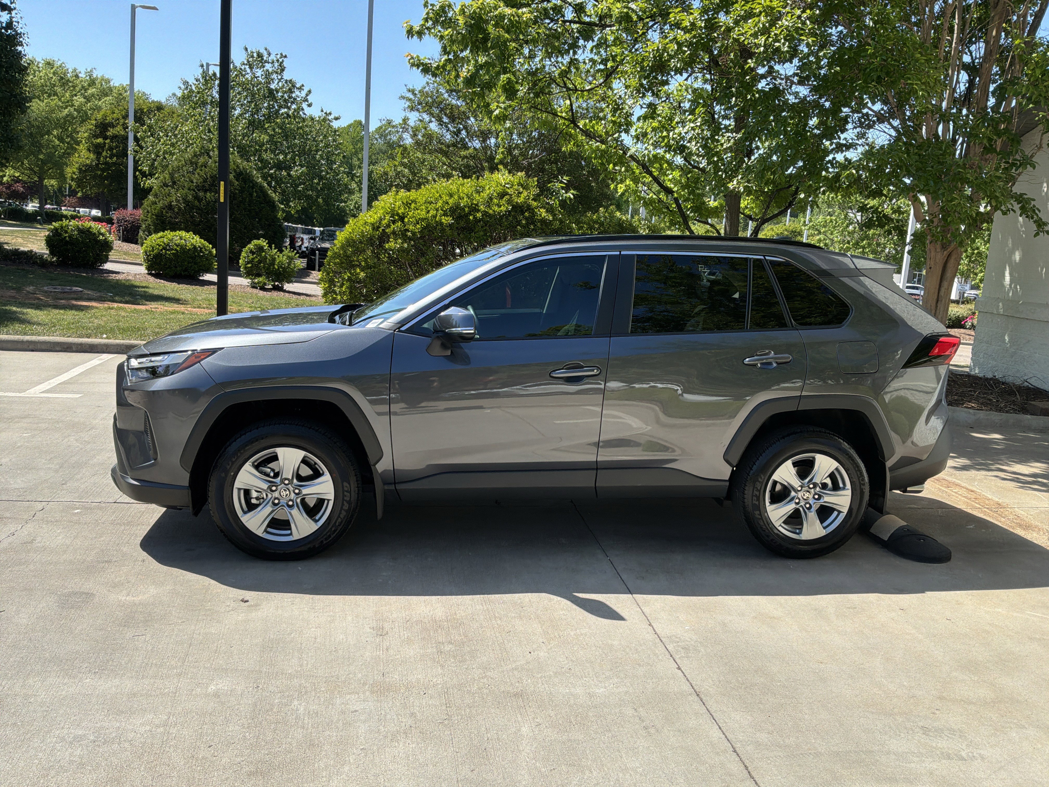 Used 2025 Toyota RAV4 XLE w/ Convenience Package FWD image 7