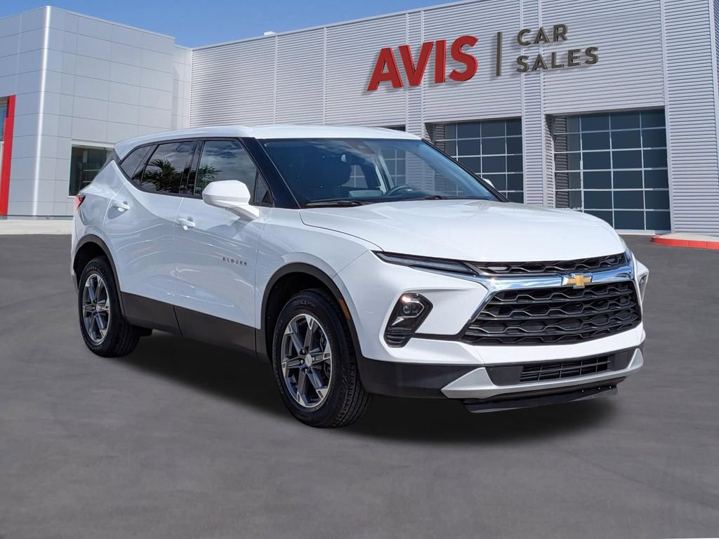 Used 2025 Chevrolet Blazer LT FWD image 3