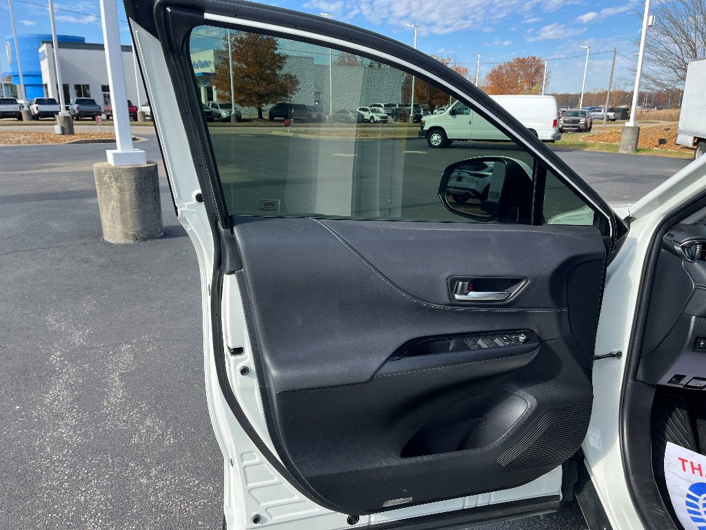 Used 2021 Toyota Venza LE image 28