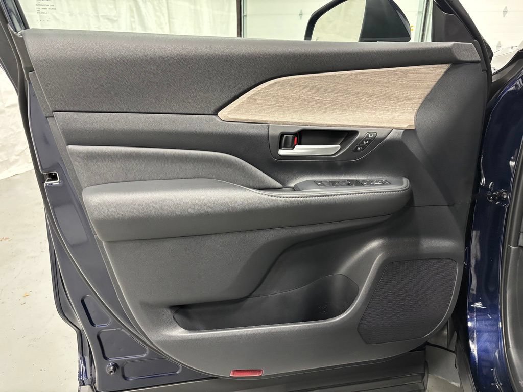 Used 2026 Toyota Grand Highlander AWD image 8