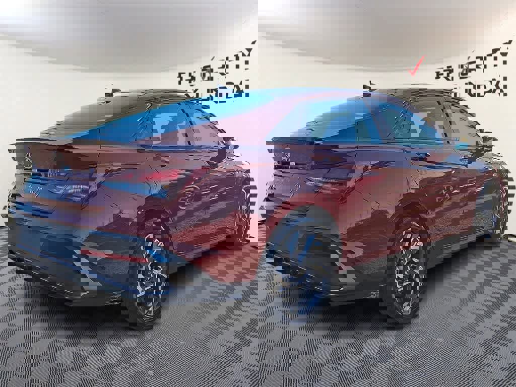 Used 2025 Hyundai Elantra Sport image 4