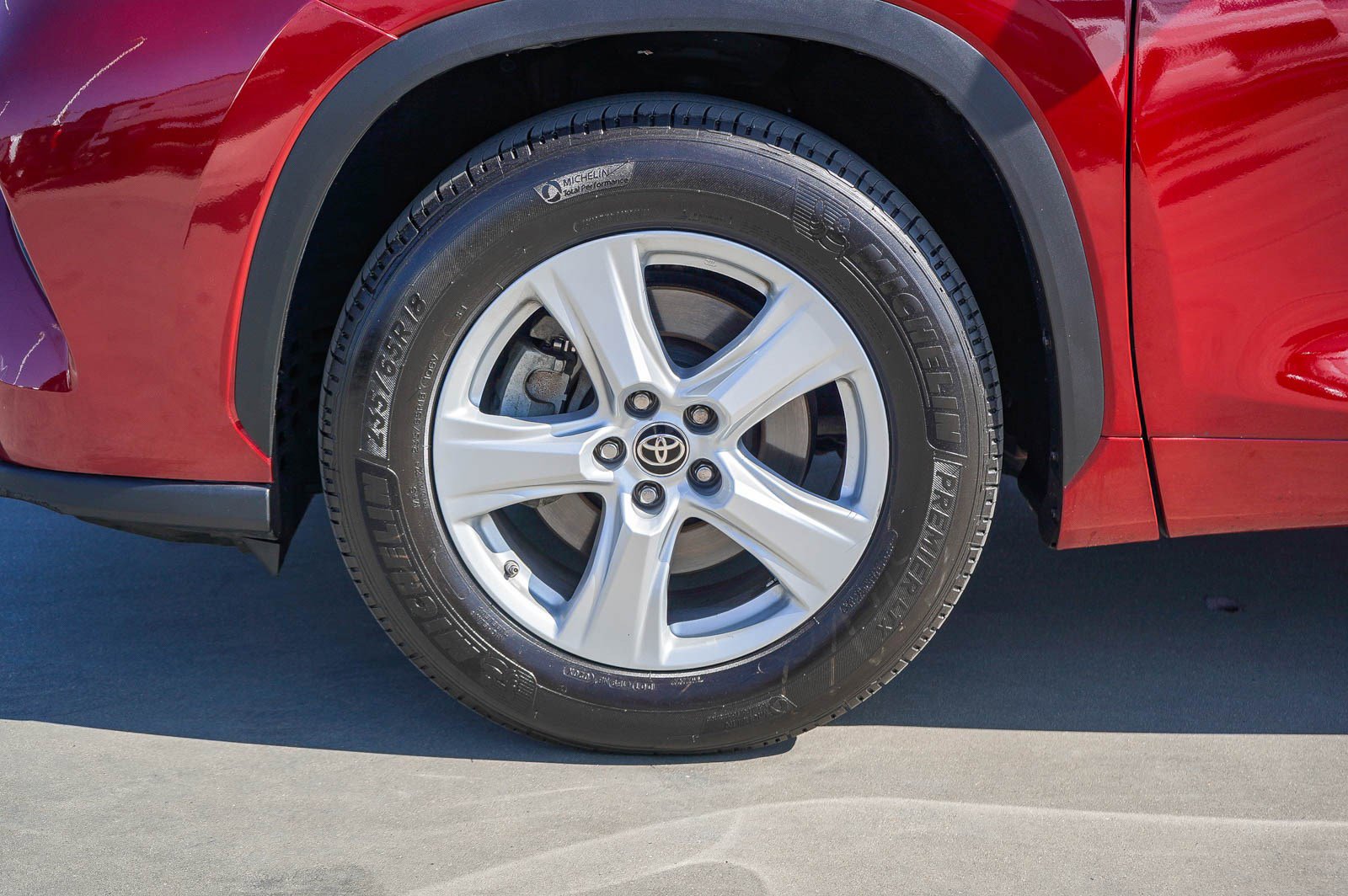 Used 2021 Toyota Highlander LE image 5