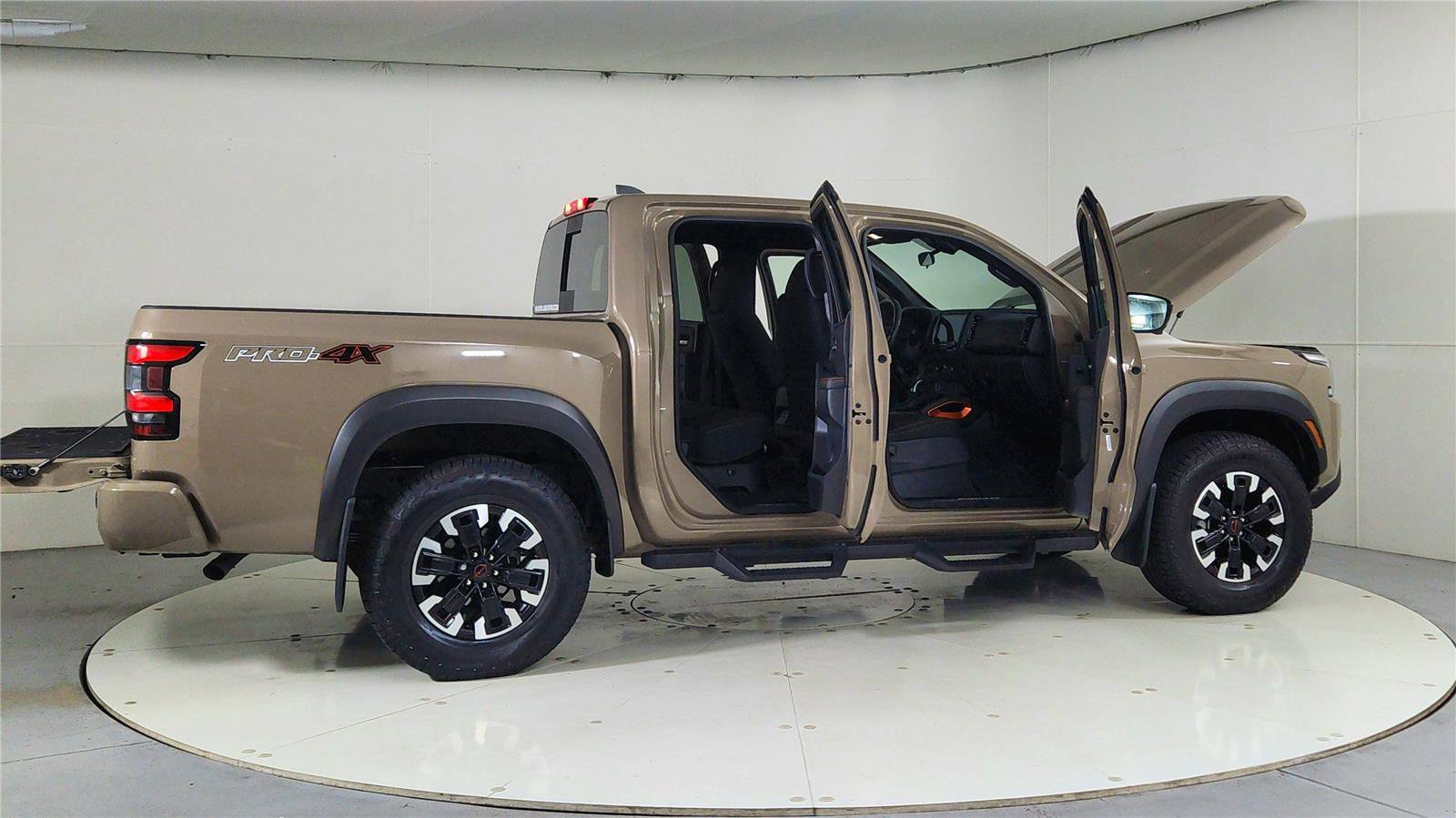 Used 2023 Nissan Frontier PRO-4X w/ Pro Convenience Package image 12