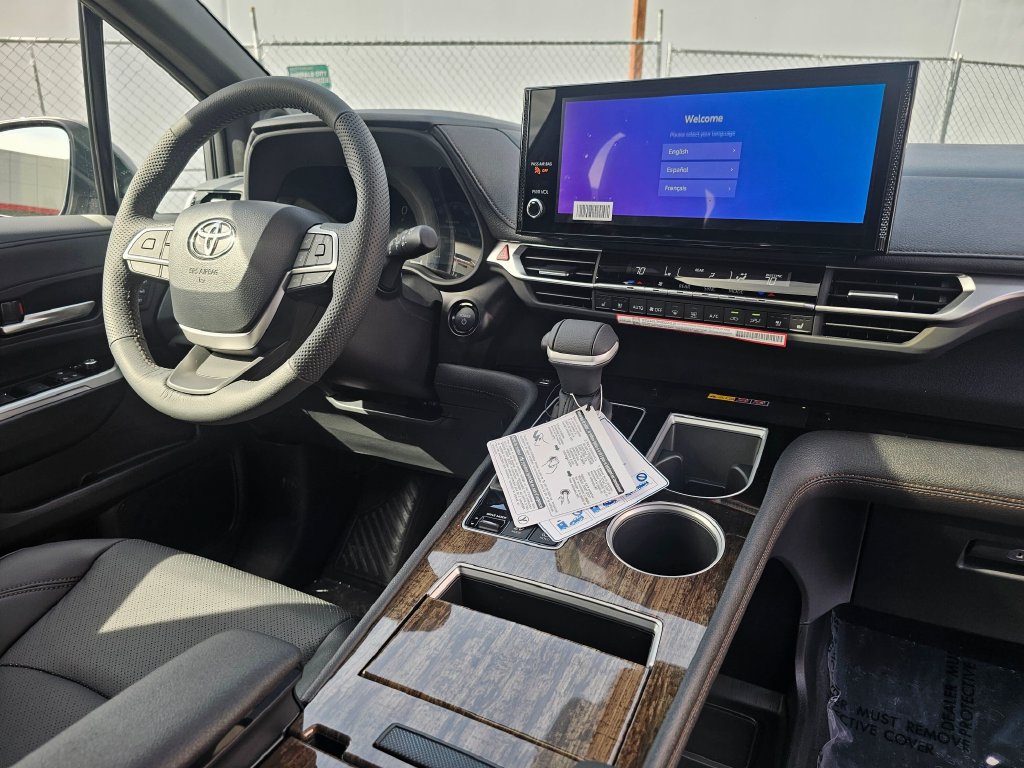 New 2026 Toyota Sienna Platinum AWD/4WD image 11