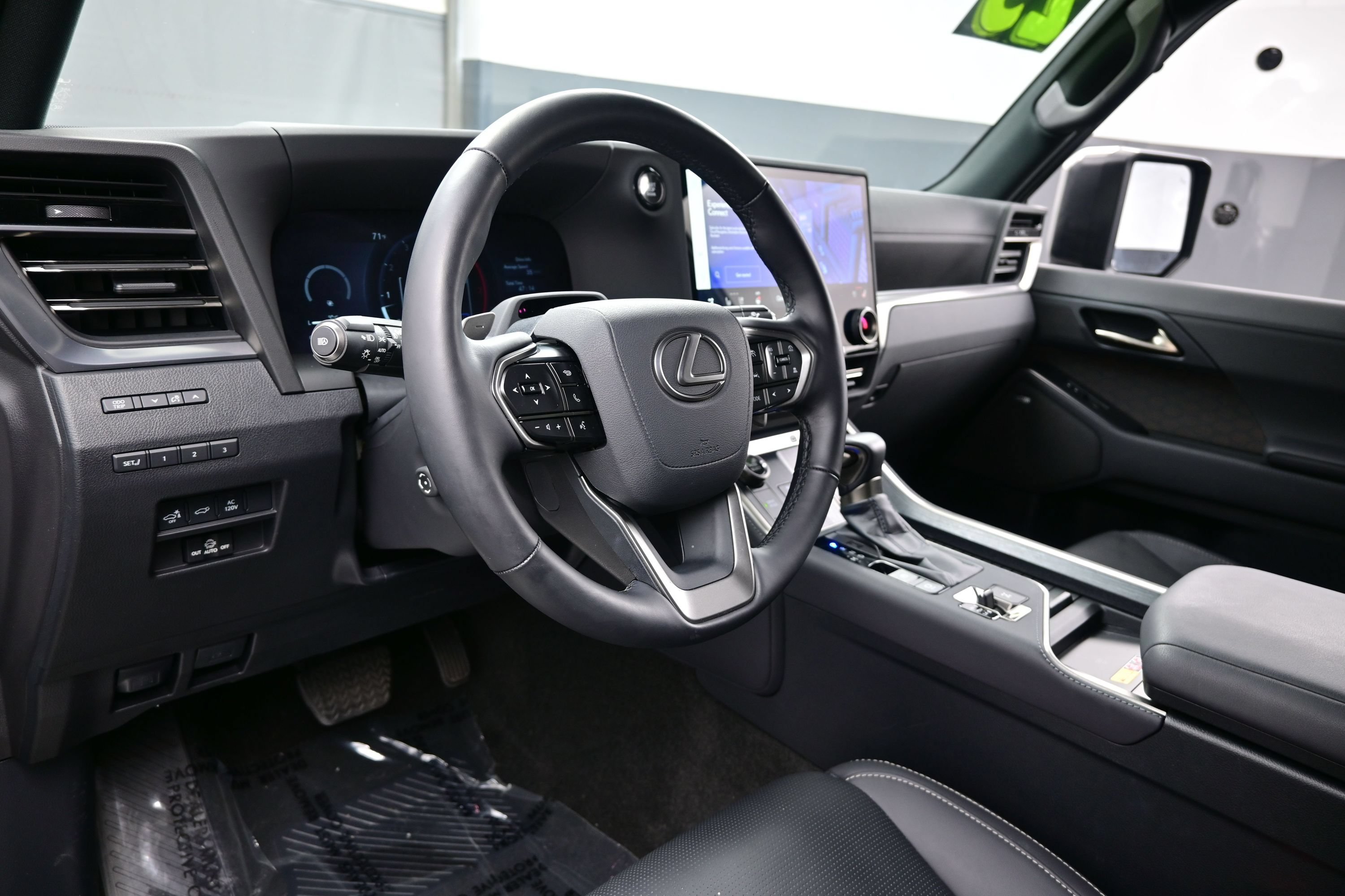 Used 2025 Lexus GX 550 w/ Accessory Package (2T) AWD/4WD image 13