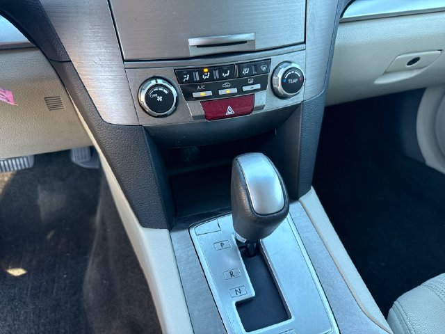 Used 2014 Subaru Outback 2.5i Premium w/ Moonroof Package AWD/4WD image 17