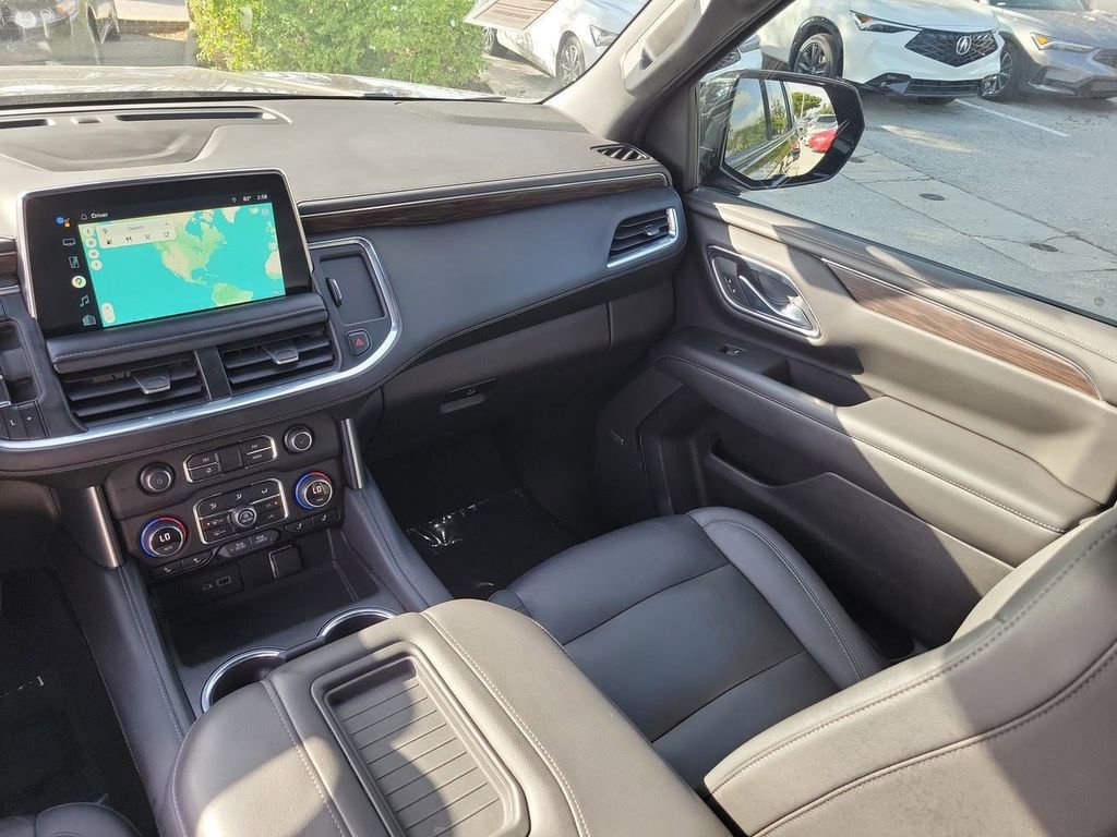 Used 2022 Chevrolet Tahoe Z71 w/ Luxury Package image 3