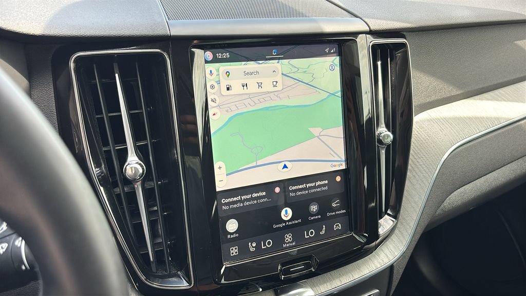 Certified 2025 Volvo XC60 B5 Plus AWD/4WD image 18