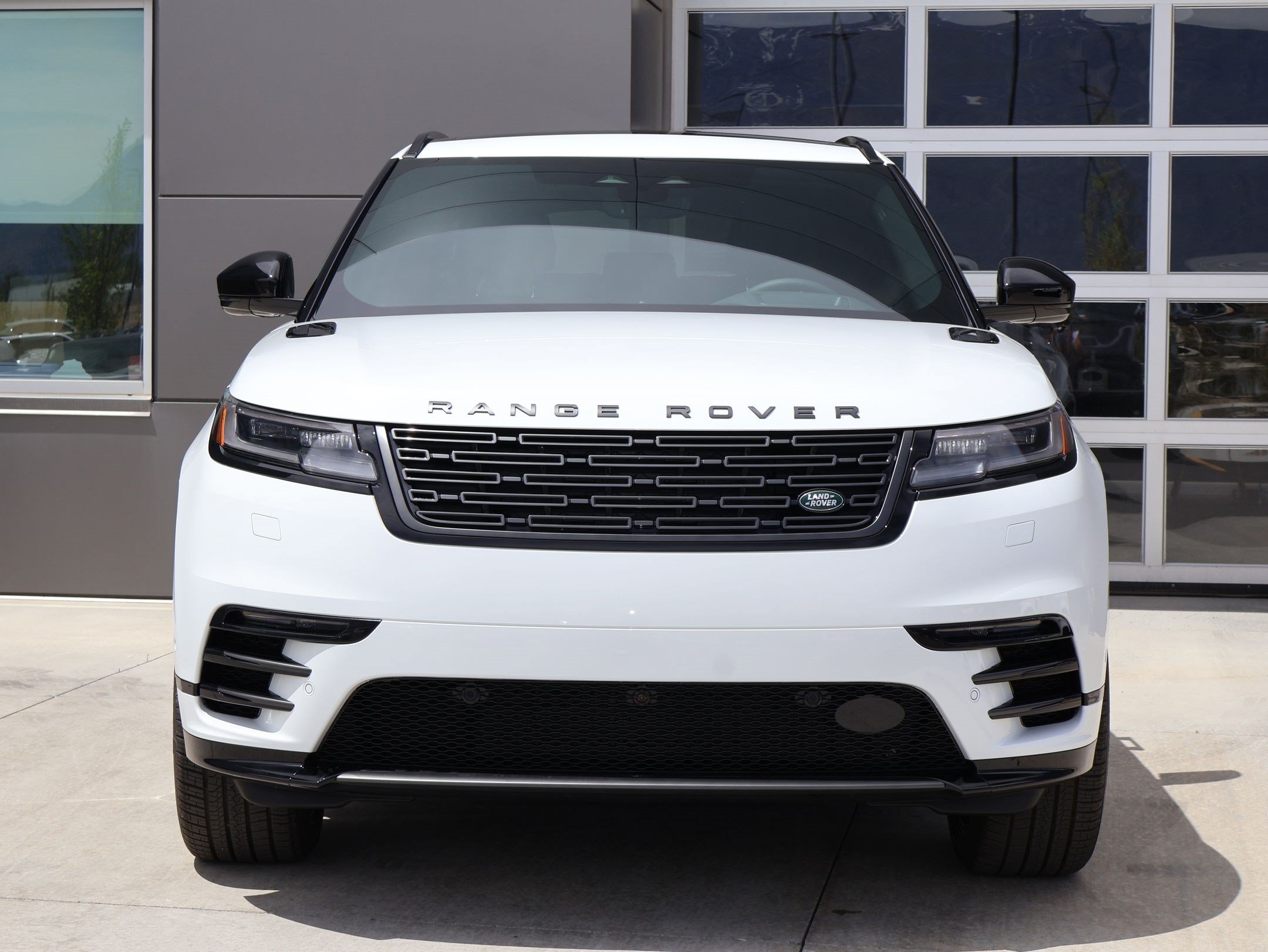 New 2026 Land Rover Range Rover Velar Dynamic SE AWD/4WD image 2