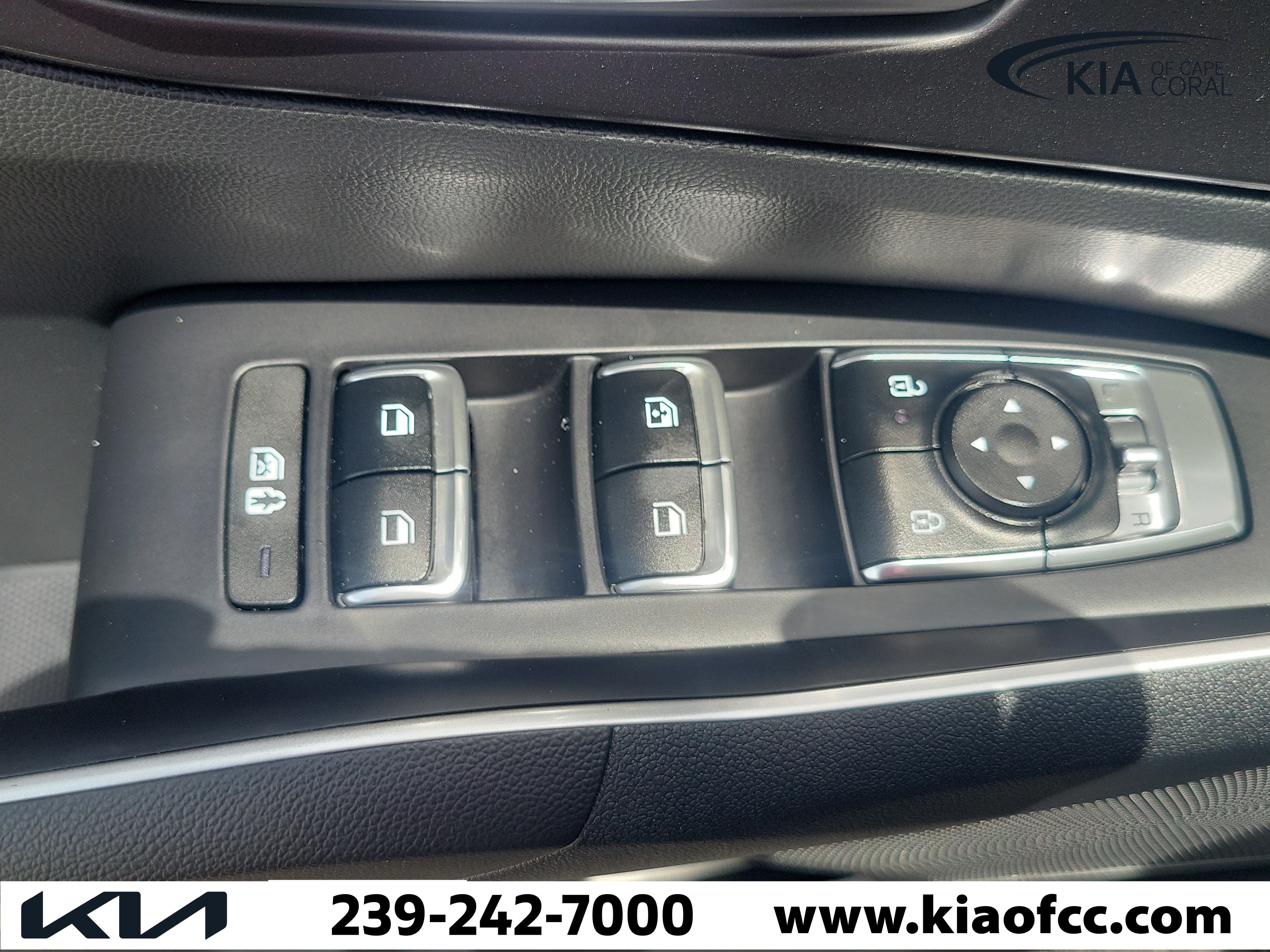 Certified 2025 Kia Sorento LX FWD image 24