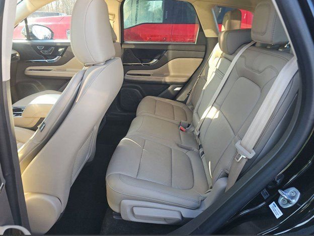 Used 2022 Lincoln Corsair AWD w/ Premium Package image 7