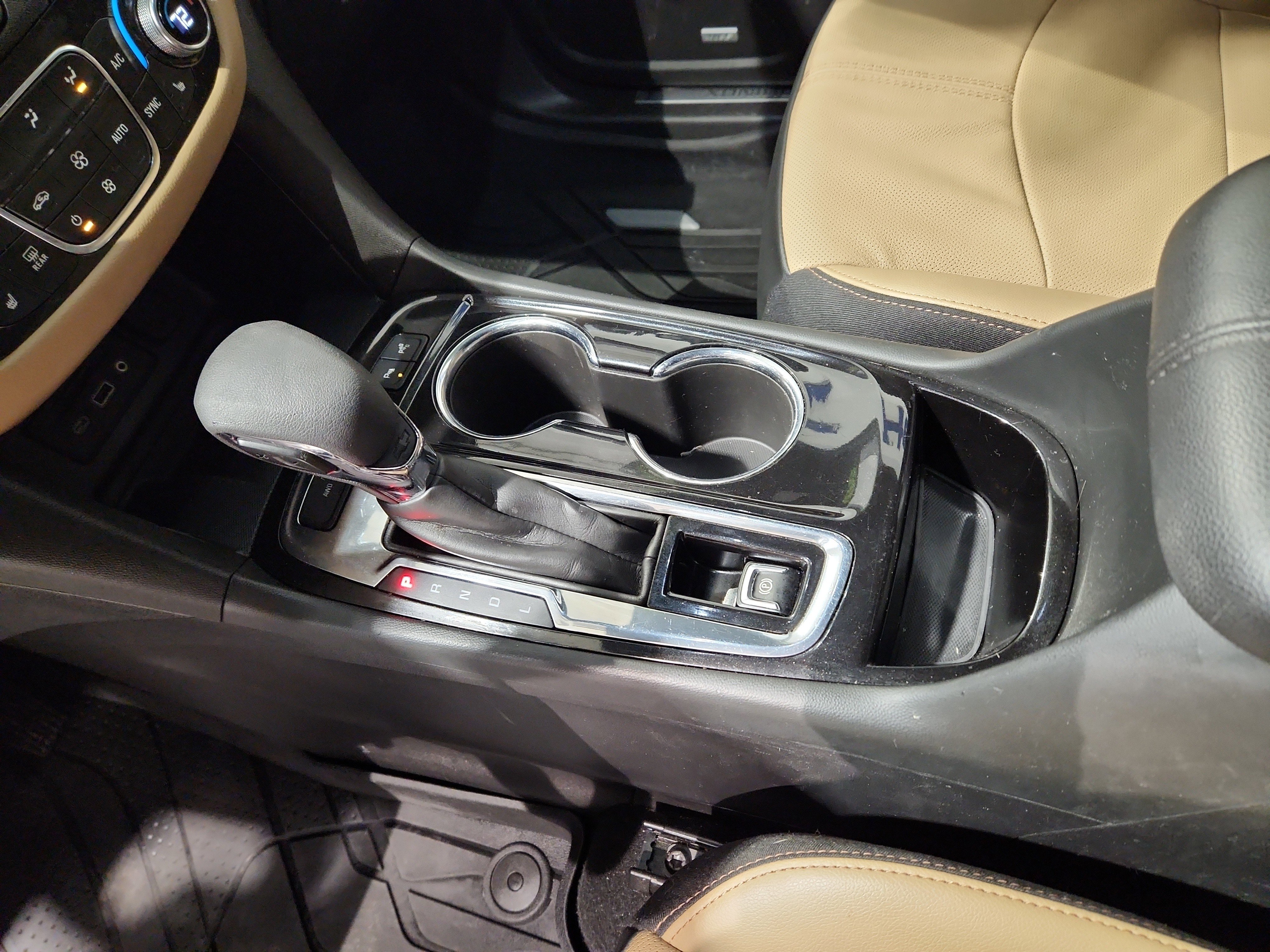 Used 2023 Chevrolet Equinox Premier image 15