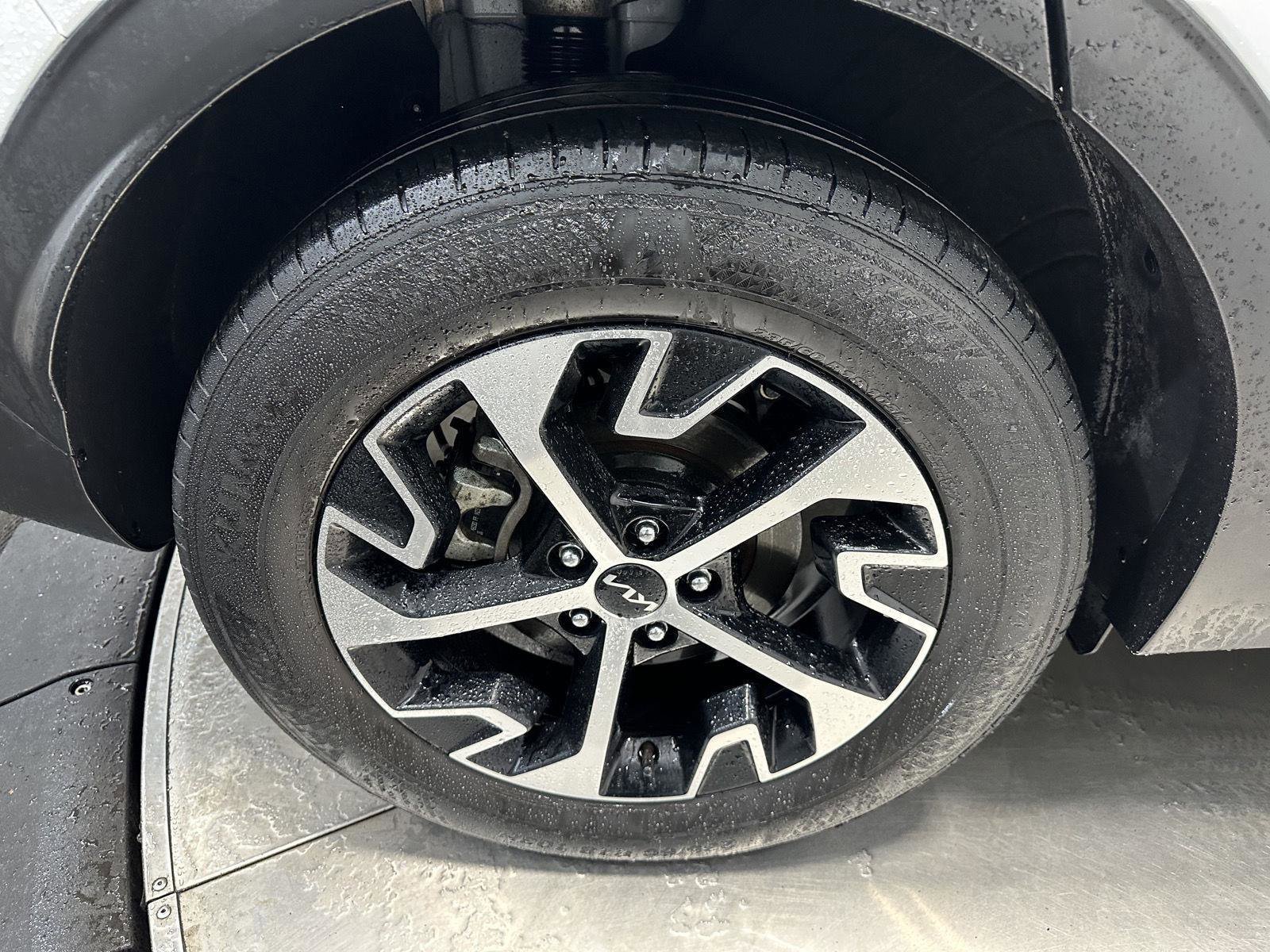 Used 2024 Kia Sportage EX image 10