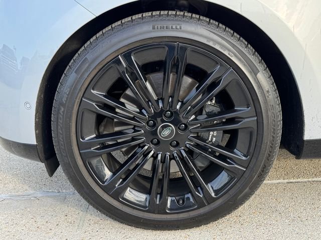 Used 2025 Land Rover Range Rover SE image 13