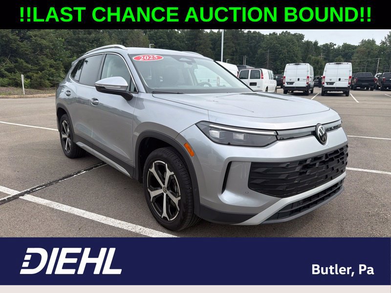 Used 2025 Volkswagen Tiguan SE