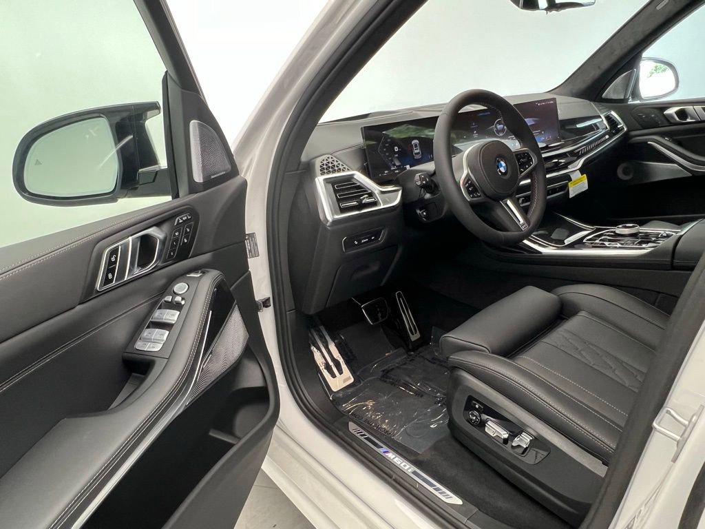 Certified 2025 BMW X7 M60i image 24