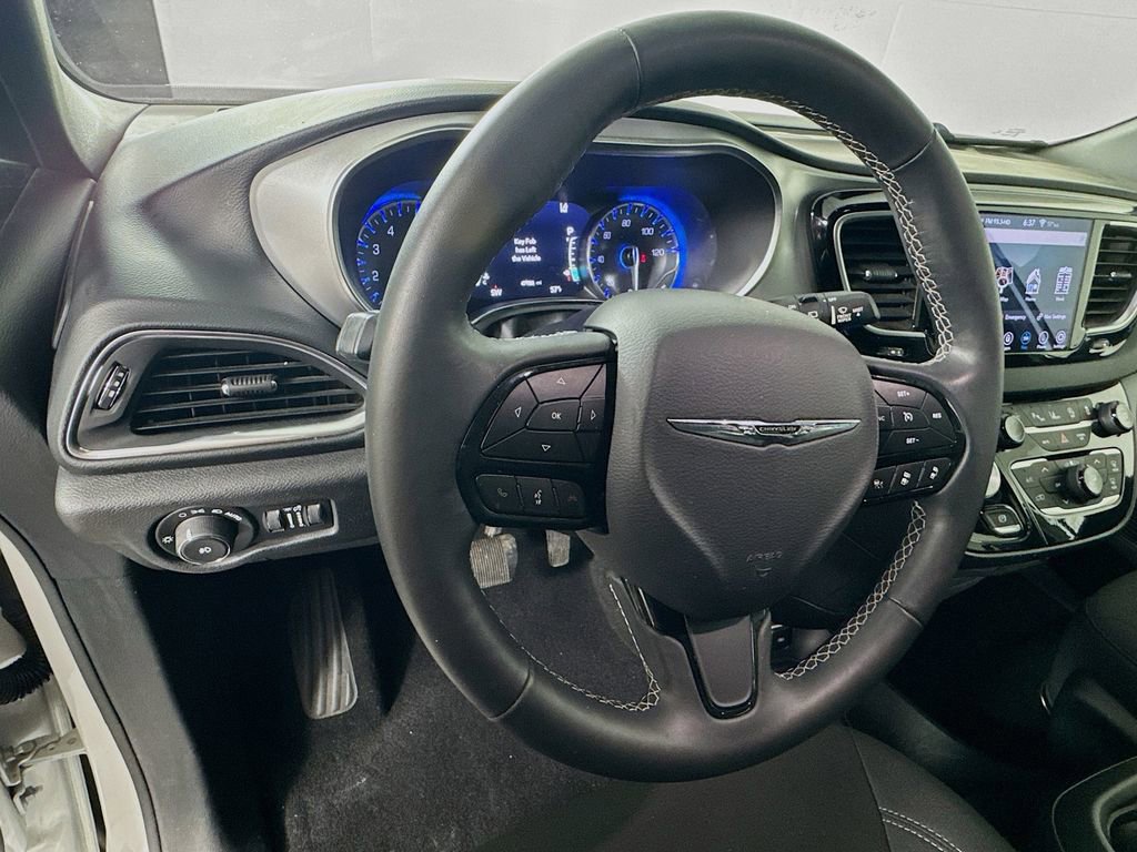 Used 2019 Chrysler Pacifica Touring Plus w/ Advanced Safetytec Group image 11