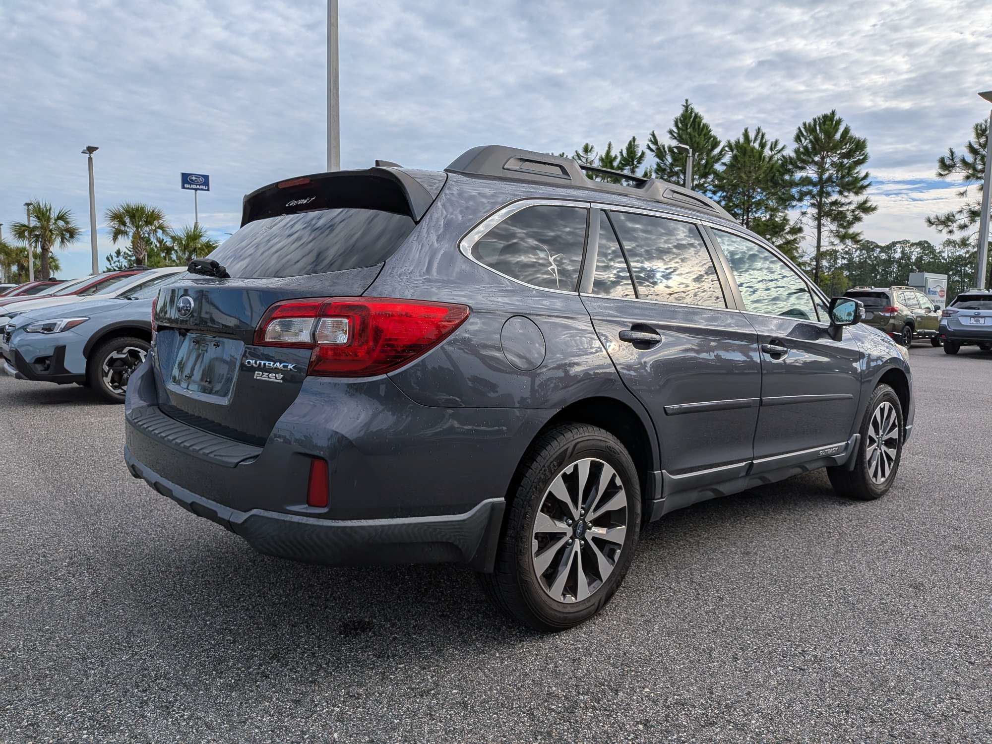 Used 2016 Subaru Outback 2.5i Limited AWD/4WD image 4