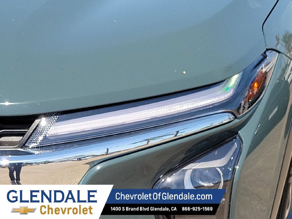 Used 2025 Chevrolet Trax LT FWD image 17