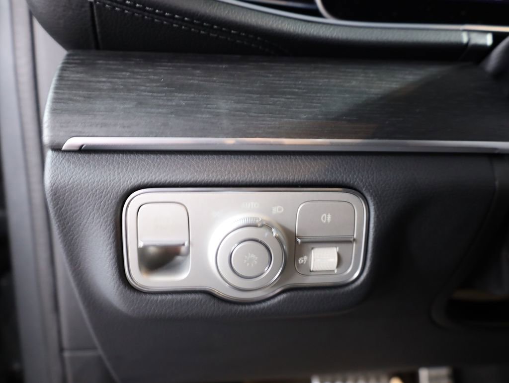 Used 2025 Mercedes-Benz GLS 450 4MATIC image 11