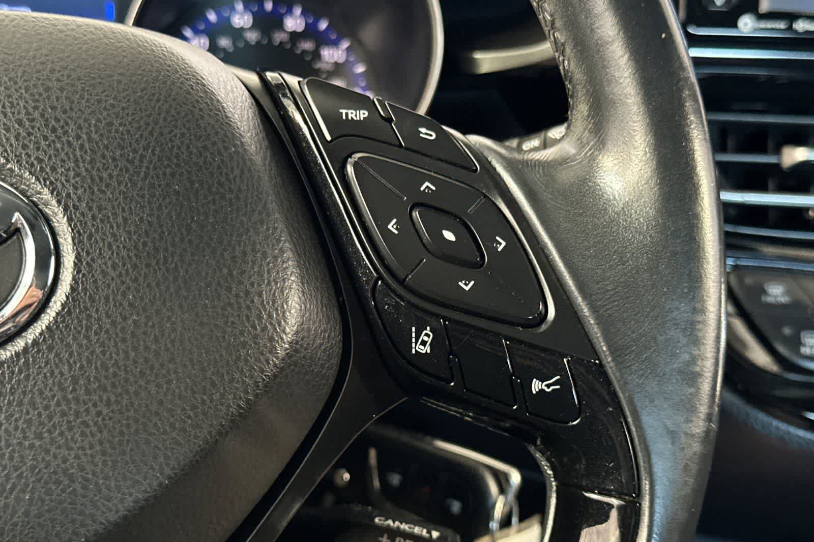 Used 2018 Toyota C-HR XLE FWD image 28