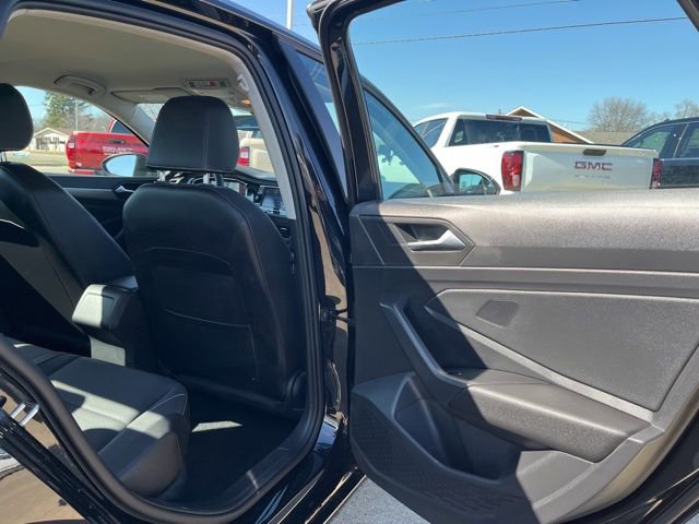 Used 2022 Volkswagen Jetta SE image 19