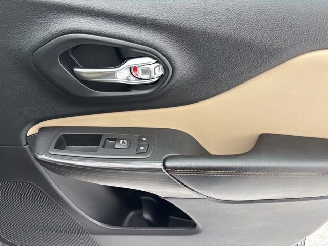 Used 2017 Jeep Cherokee Limited image 42