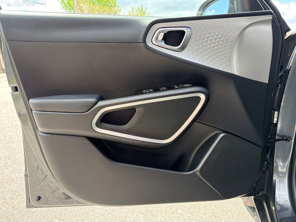 Certified 2023 Kia Soul LX w/ LX Technology Package FWD image 7