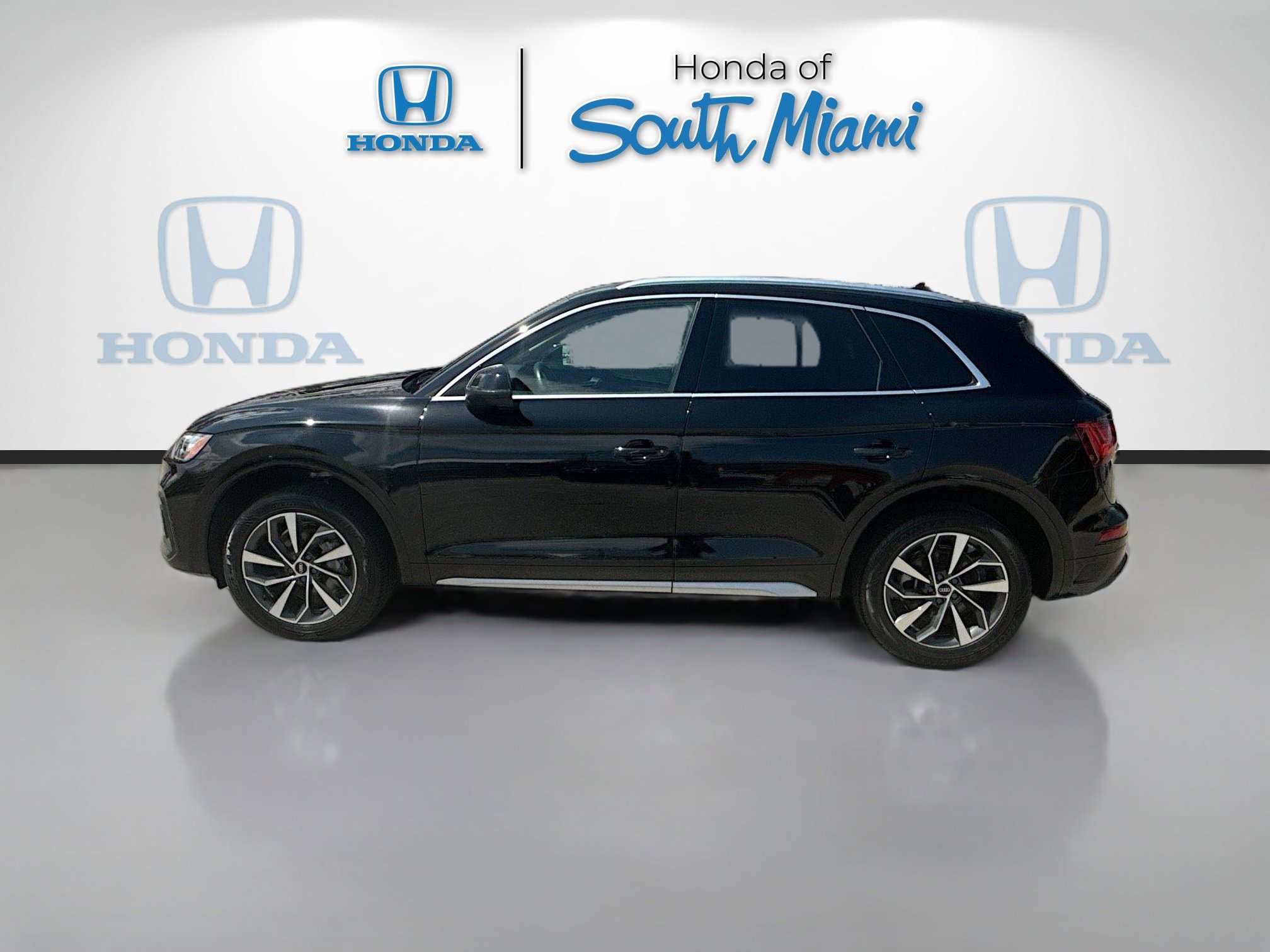 Used 2021 Audi Q5 Premium Plus w/ Premium Plus Package image 4