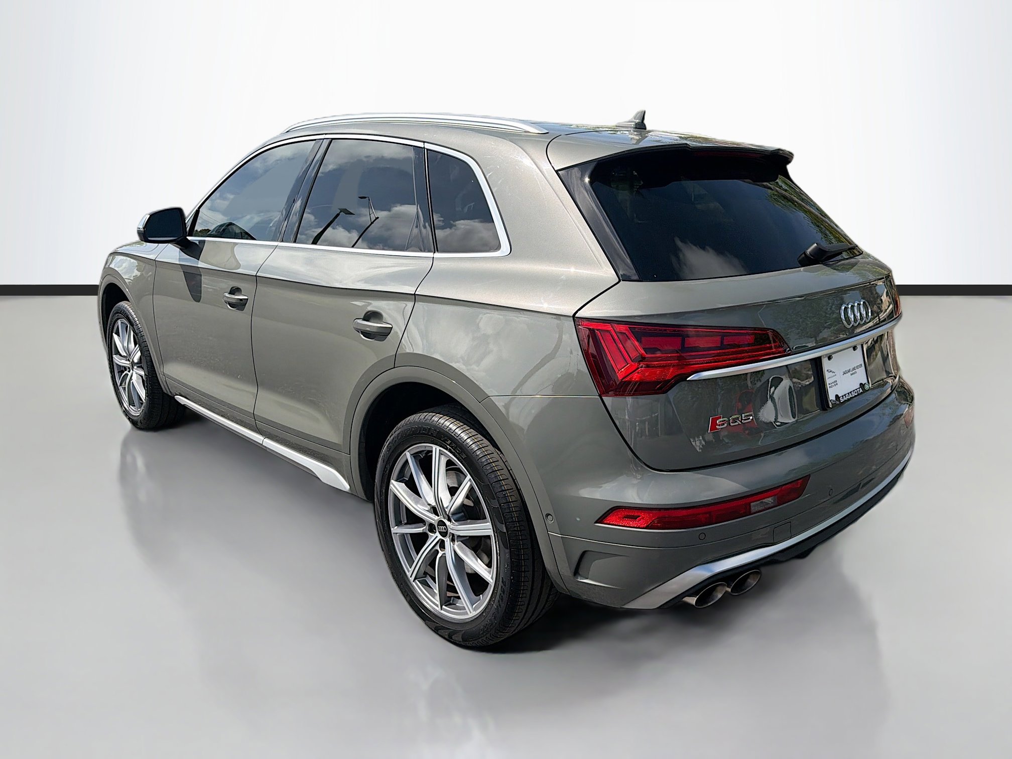 Used 2023 Audi SQ5 Prestige w/ Prestige Package image 3