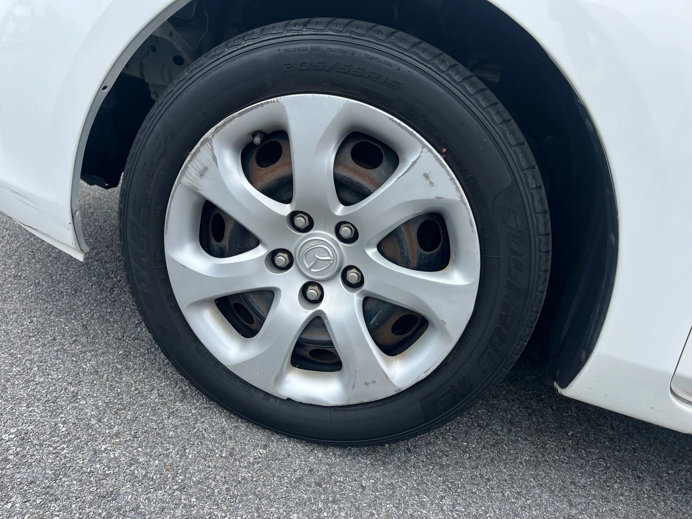 Used 2013 MAZDA MAZDA3 i SV image 25