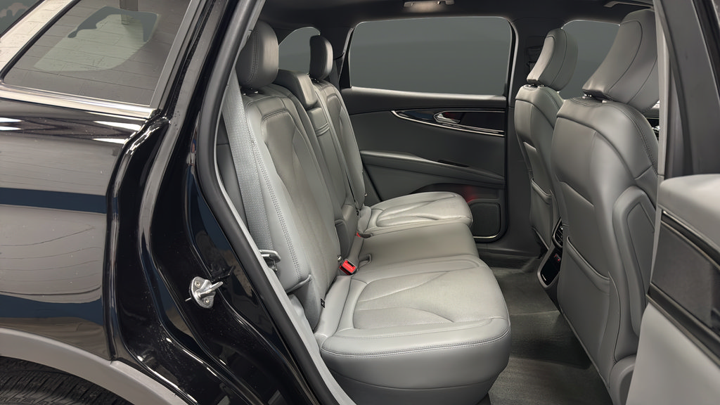 Used 2023 Lincoln Nautilus Reserve AWD/4WD image 24