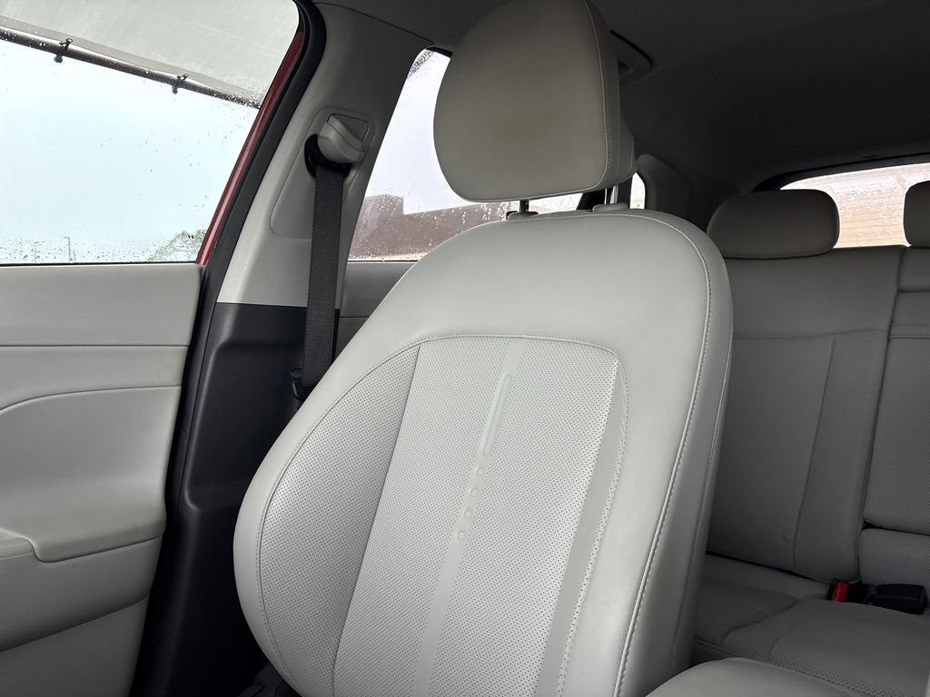 Used 2024 Hyundai Kona Limited FWD image 18