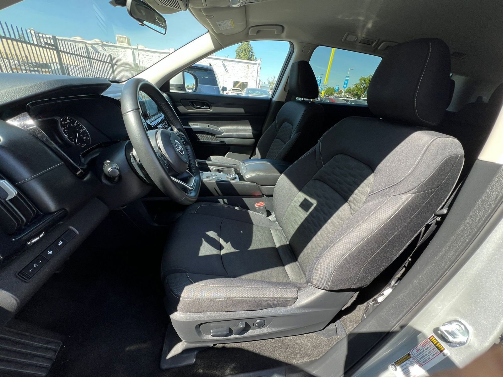 Used 2025 Nissan Pathfinder SV AWD/4WD image 28