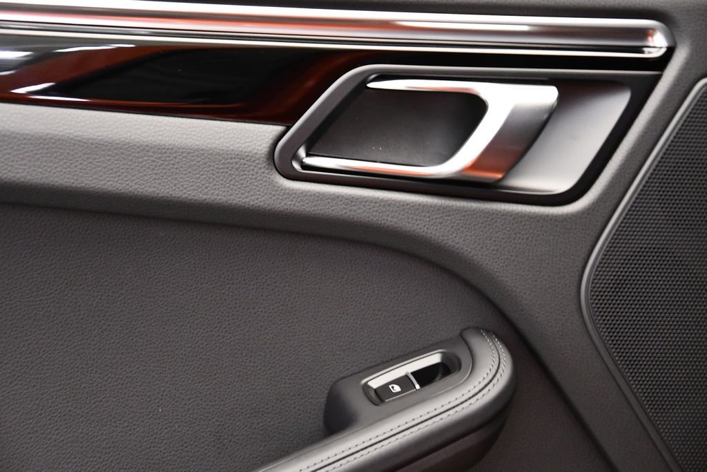 Used 2025 Porsche Macan Turbo image 41