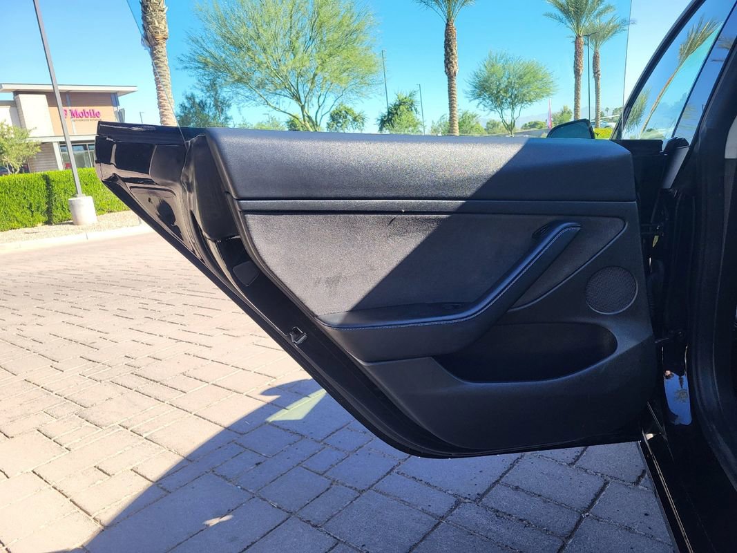 Used 2022 Tesla Model 3 Standard Range image 8