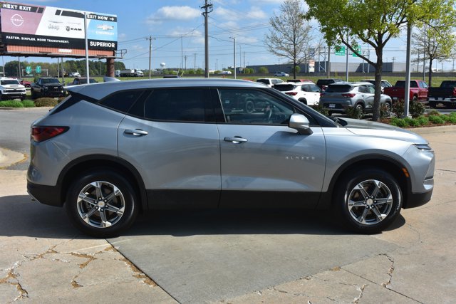 Used 2025 Chevrolet Blazer LT image 4